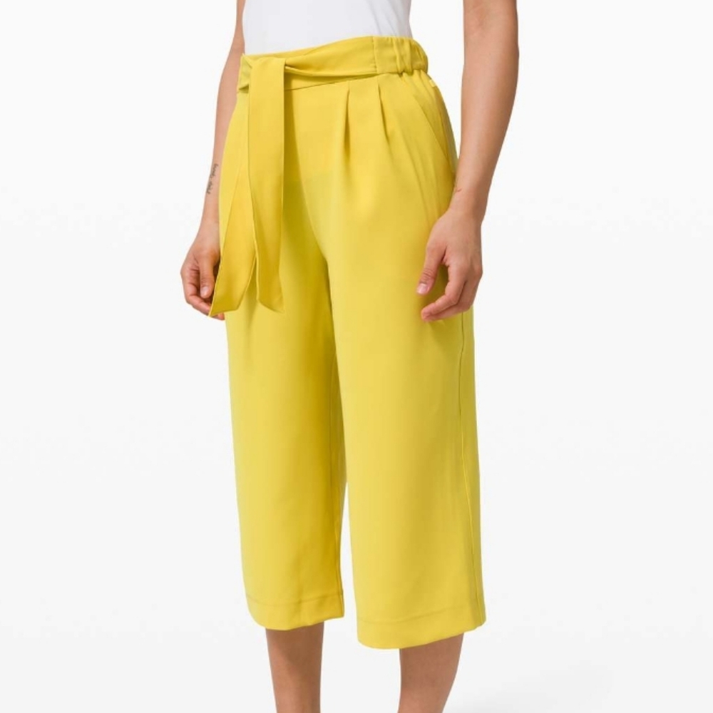 🍋Lululemon Noir Crop
